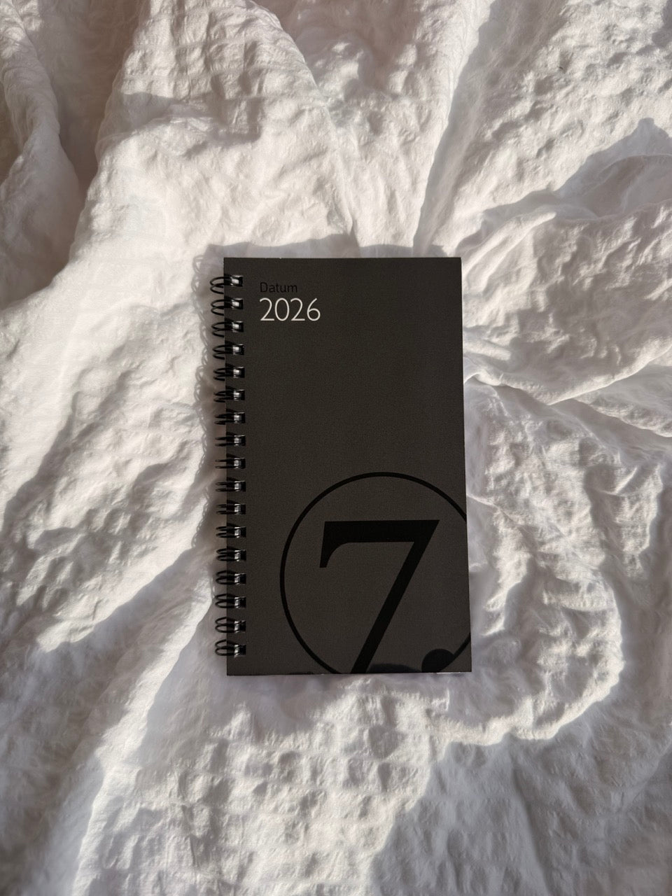 7.sans Datum, refill 2026