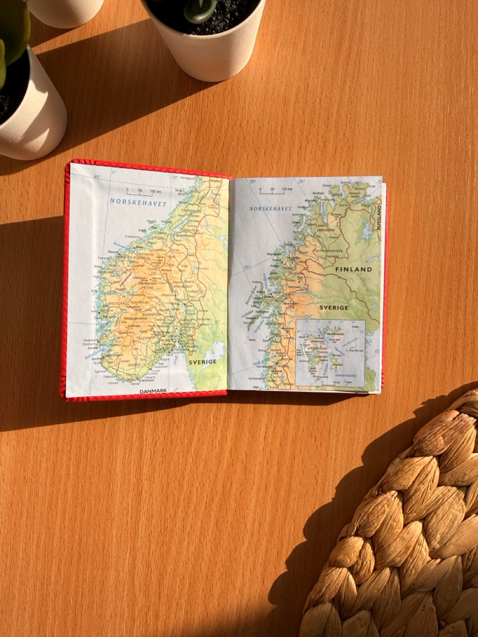 7.sans Primo, imitert skinn rød 2026