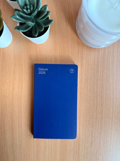 7.sans Datum, Innbundet kartong blå 2026