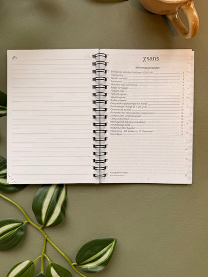 7.sans Futurum, imitert skinn rød 2026