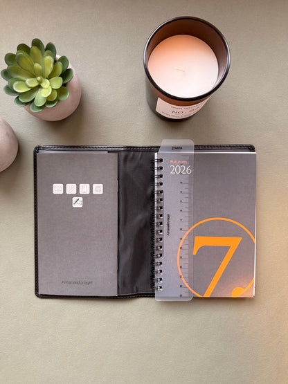 7.sans Futurum, refill i omslag 2026